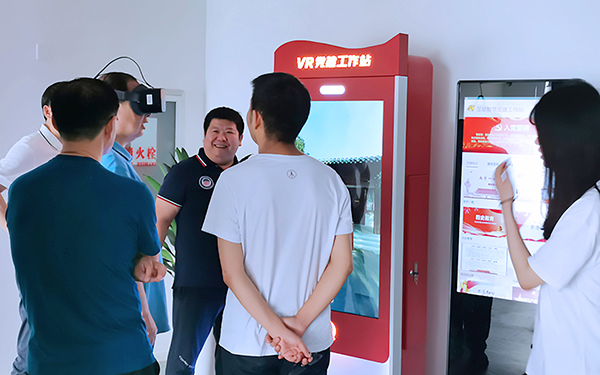 如何確保VR虛擬展廳內(nèi)容對中年黨員有吸引力？
