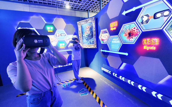 如何確保在線VR展廳的色彩設計能觸動觀眾情感？
